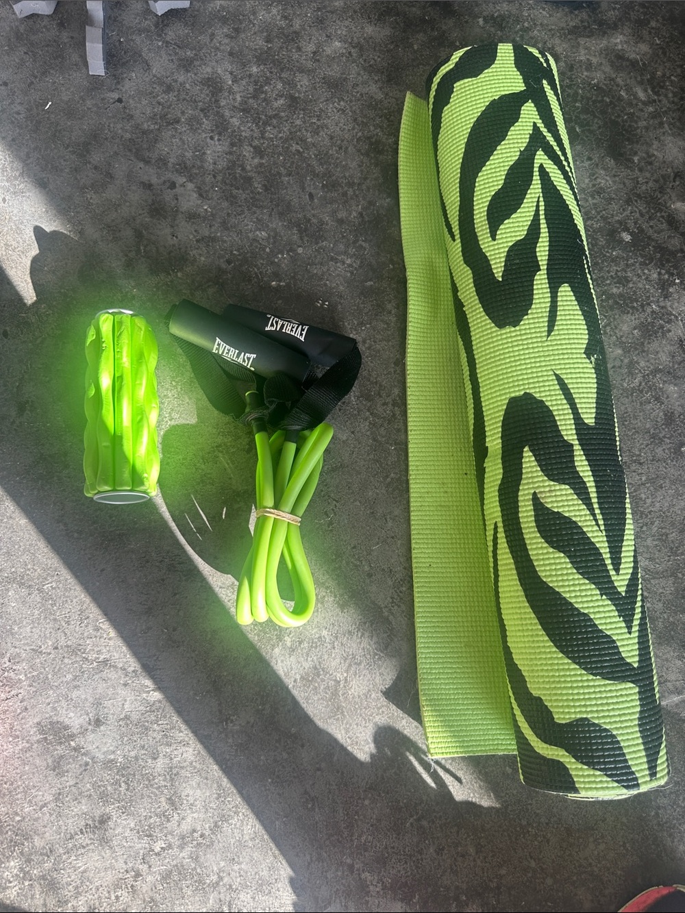 Workout Lot- Muscle/Foot Roller, Yoga Mat, Everlast Resistance Band with Handles